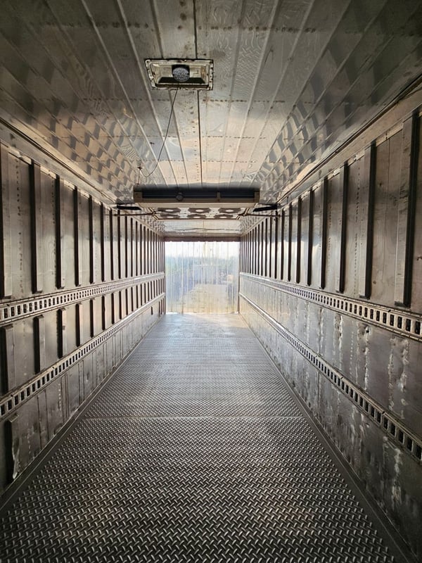 ขายตู้เบิ้ม (ตู้เย็น) + ลิฟท้าย+ เครื่องทำความเย็น ขายตู้เบิ้ม (ตู้เย็น) + ลิฟท้าย+ เครื่องทำความเย็น