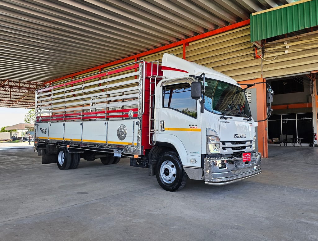 NEW FRR 210 ปี 2566 กระบะคอก แผงมิเนียม ยาว 6.60 เมตร แผงมิเนียม น.น รถ 4.9 ตัน NEW FRR 210 ปี 2566 กระบะคอก แผงมิเนียม ยาว 6.60 เมตร แผงมิเนียม น.น รถ 4.9 ตัน