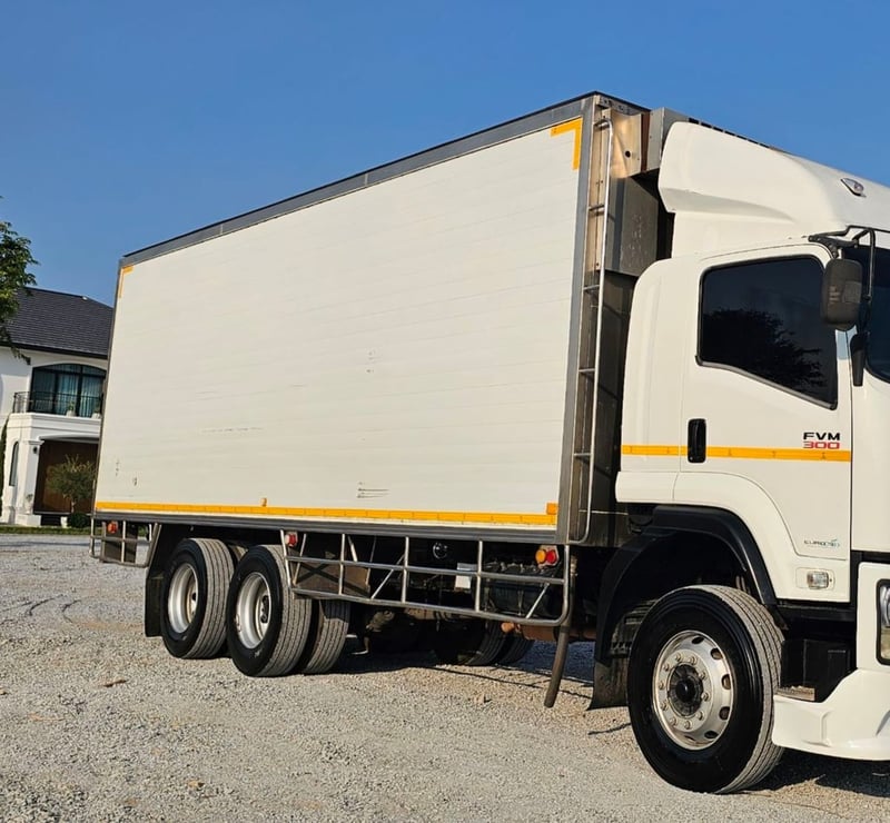 ขายตู้เบิ้ม (ตู้เย็น) + ลิฟท้าย+ เครื่องทำความเย็น ขายตู้เบิ้ม (ตู้เย็น) + ลิฟท้าย+ เครื่องทำความเย็น