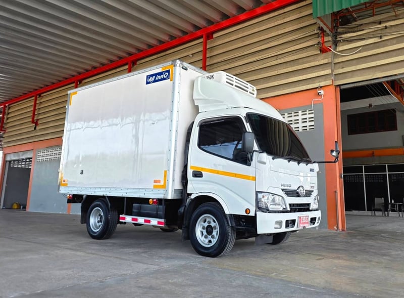 4ล้อ HINO ATOM XZU 136 ตู้เย็น ไมล์ 88,xxx กระจกไฟฟ้า ปี 2566 ป้ายเล็กไม่ติดเวลา