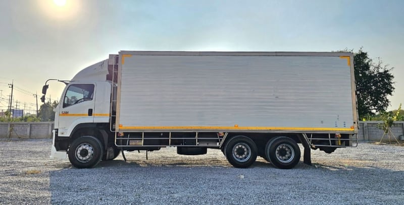 ขายตู้เบิ้ม (ตู้เย็น) + ลิฟท้าย+ เครื่องทำความเย็น ขายตู้เบิ้ม (ตู้เย็น) + ลิฟท้าย+ เครื่องทำความเย็น