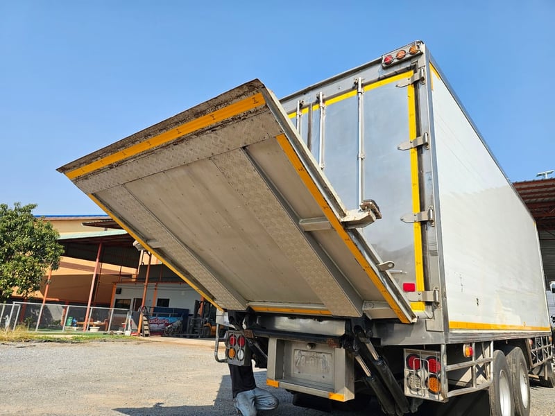 ขายตู้เบิ้ม (ตู้เย็น) + ลิฟท้าย+ เครื่องทำความเย็น ขายตู้เบิ้ม (ตู้เย็น) + ลิฟท้าย+ เครื่องทำความเย็น