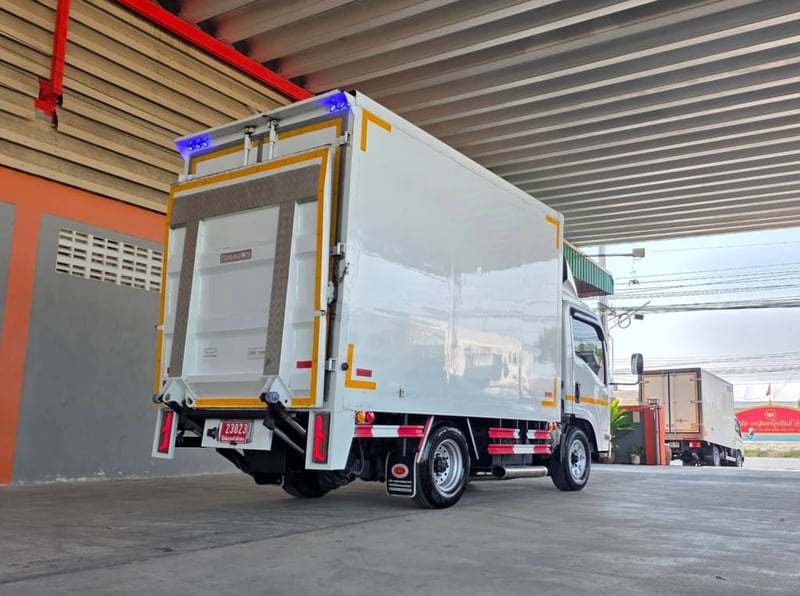 4ล้อ NLR 130 มีลิฟท์ท้าย ปี 2565 ตู้สูง 2.10 ไม่ติดเวลา ป้ายเล็ก รถห้างแท้ๆ