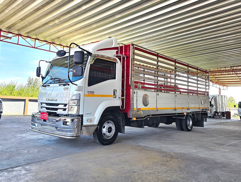 NEW FRR 210 ปี 2566 กระบะคอก แผงมิเนียม ยาว 6.60 เมตร แผงมิเนียม น.น รถ 4.9 ตัน NEW FRR 210 ปี 2566 กระบะคอก แผงมิเนียม ยาว 6.60 เมตร แผงมิเนียม น.น รถ 4.9 ตัน