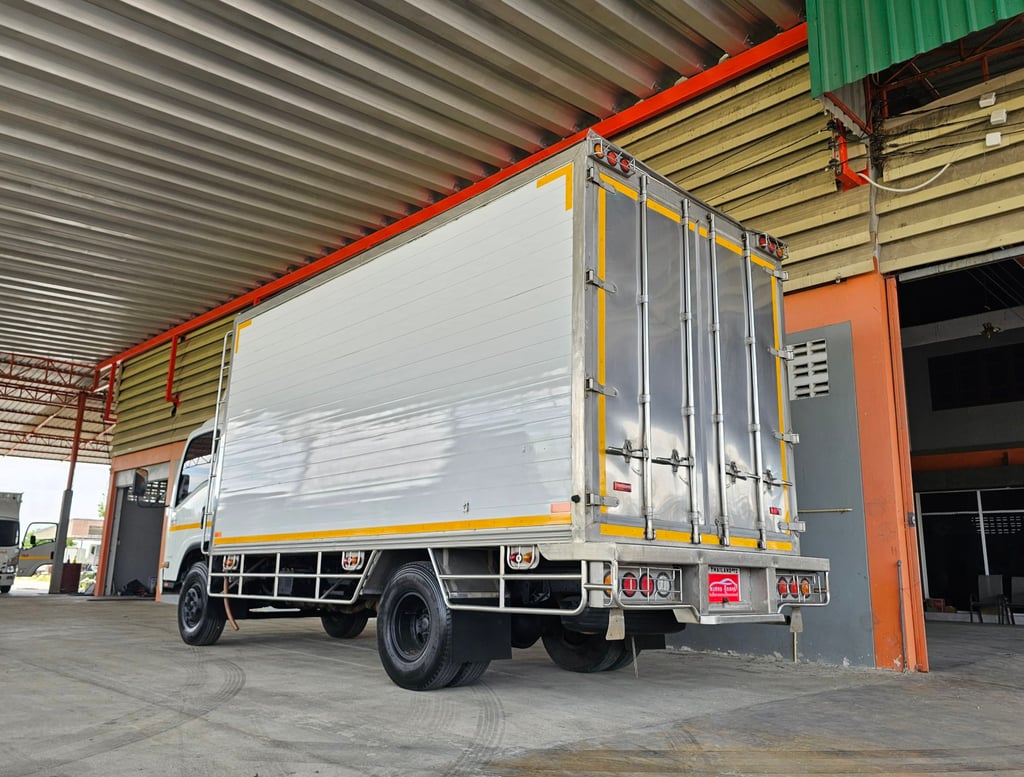 NPR 150 ตู้เบิ้ม ยาว 5 เมตร + พร้อมระบบแอร์ Cold way ปี 2557