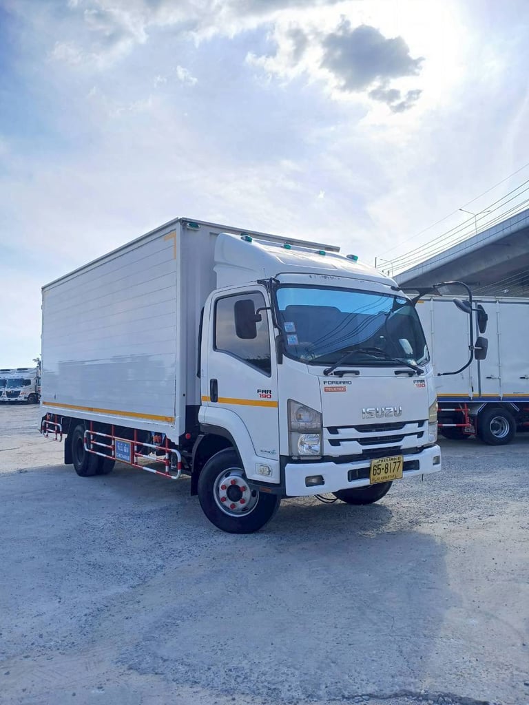 ISUZU FRR 190 ตู้ 3 บาน ยาว 5.5 ปี 63 ISUZU FRR 190 ตู้ 3 บาน ยาว 5.5 ปี 63