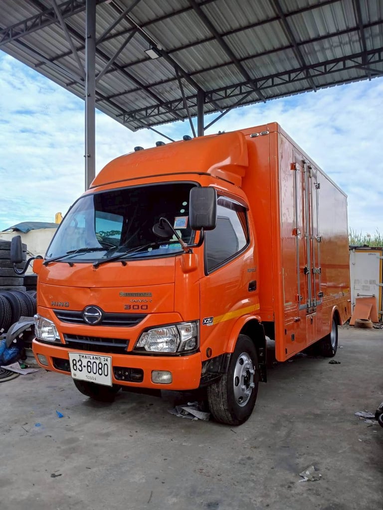 HINO XZU 150แรงม้า รถบรรทุก 4ล้อ ตู้แห้ง ปี2023 เลขไมล์ 165,000 กม.