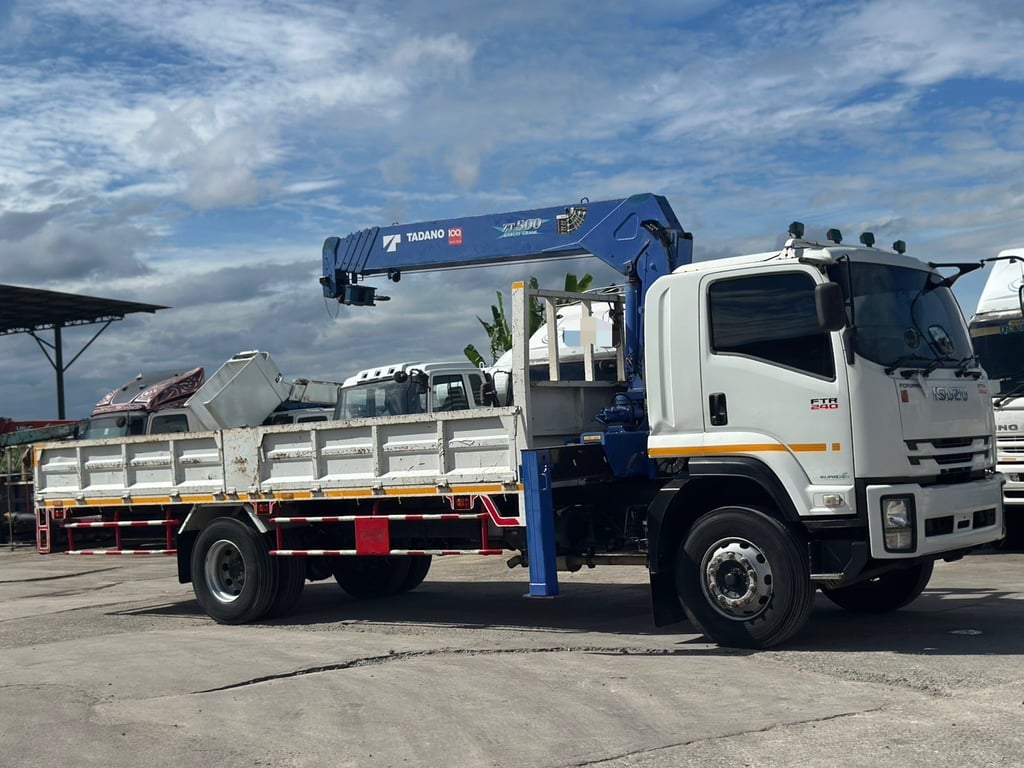 ISUZU FTR ปี 62 เครน TADANO 5 ตัน 5 ปลอก ISUZU FTR ปี 62 เครน TADANO 5 ตัน 5 ปลอก
