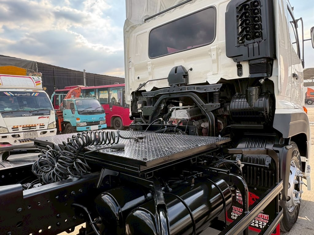 HINO FM 344แรงม้า รถบรรทุก 10ล้อ หัวลาก เฉพาะหัว ปี 63  เลขไมล์ 383,000 กม. HINO FM 344แรงม้า รถบรรทุก 10ล้อ หัวลาก เฉพาะหัว ปี 63  เลขไมล์ 383,000 กม.