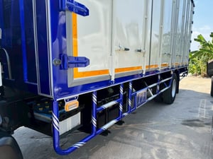 Hino Victor 6 ล้อ ตู้ 10 บาน ปี 60