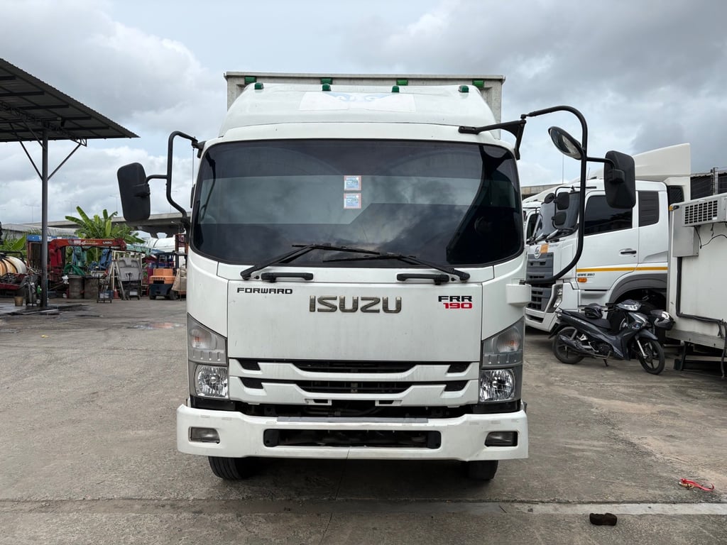 ISUZU FRR 190 ตู้ 3 บาน ยาว 5.5  ปี 63