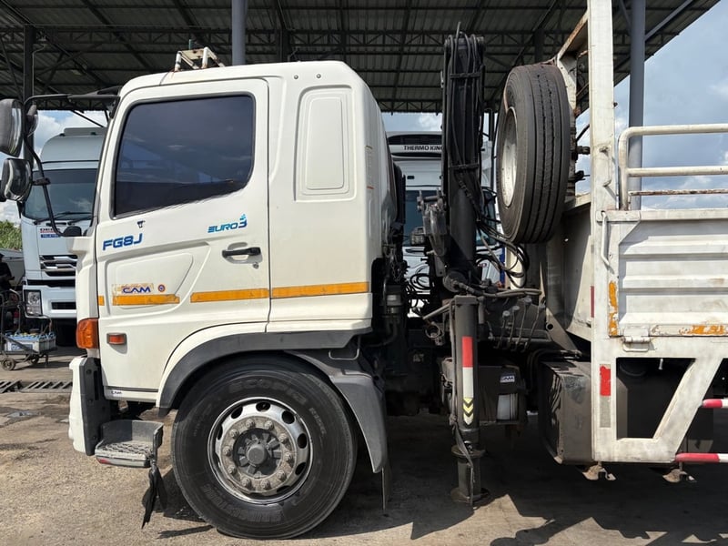 Hino victor240 ติดตั้งเครนพับ 3 ตัน ปี 62 Hino victor240 ติดตั้งเครนพับ 3 ตัน ปี 62