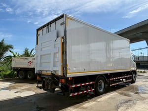 Hino Victor 240 ปี 60 6 ล้อ ตู้เย็น เทอร์โมคิง พร้อมลิฟต์ท้าย Hino Victor 240 ปี 60 6 ล้อ ตู้เย็น เทอร์โมคิง พร้อมลิฟต์ท้าย