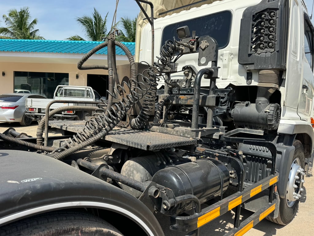 Hino Victor FG8J 260 แรงม้า | หัวลาก 6 ล้อ เสริมคานถุงลมยกล้อ Magnum ลงเล่มแล้ว