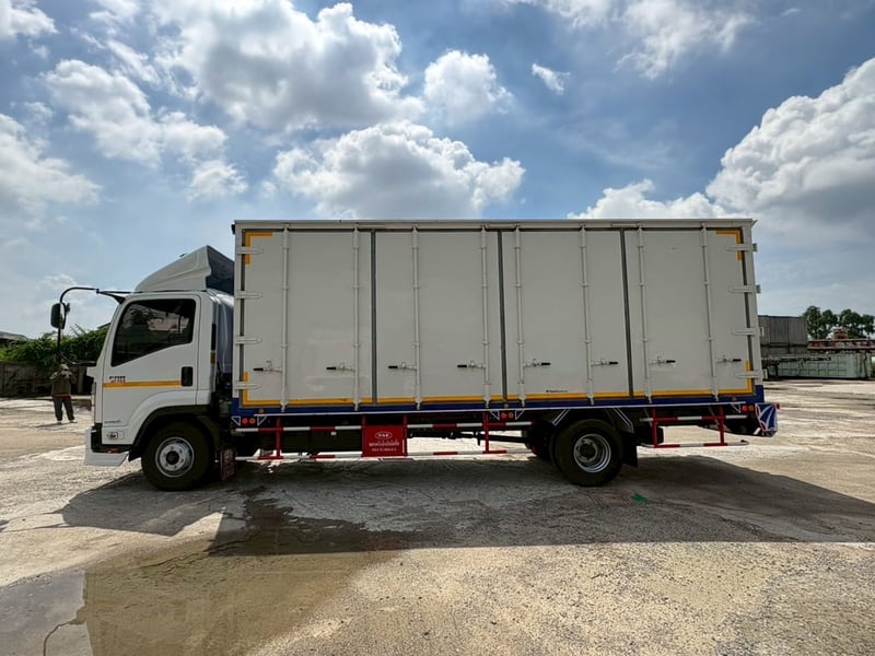 ISUZU FTR 210แรงม้า รถบรรทุก 6ล้อ ตู้แห้ง ปี 65