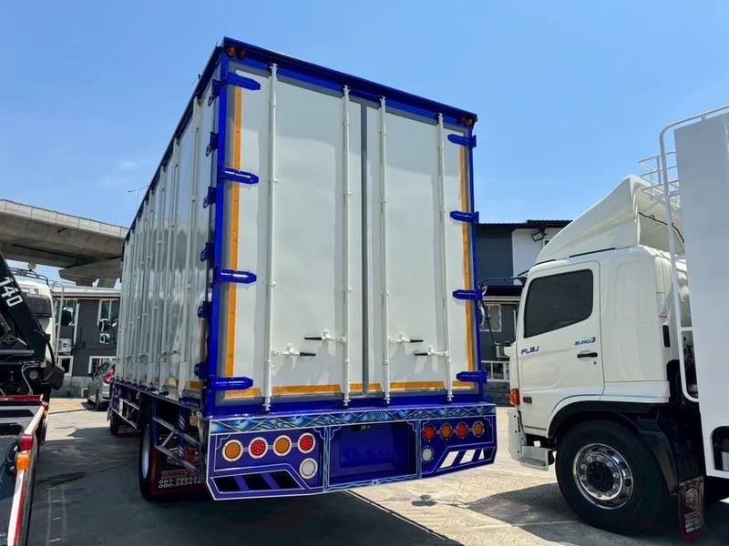 Hino Victor 6 ล้อ ตู้ 10 บาน ปี 60