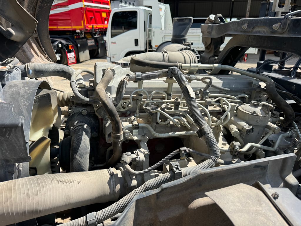 Hino Victor FG8J 260 แรงม้า | หัวลาก 6 ล้อ เสริมคานถุงลมยกล้อ Magnum ลงเล่มแล้ว