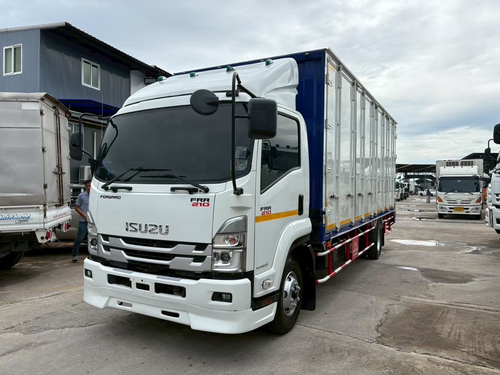 ISUZU FTR 210แรงม้า รถบรรทุก 6ล้อ ตู้แห้ง ปี 65 ISUZU FTR 210แรงม้า รถบรรทุก 6ล้อ ตู้แห้ง ปี 65