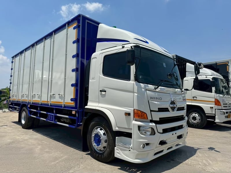 Hino Victor 6 ล้อ ตู้ 10 บาน ปี 60