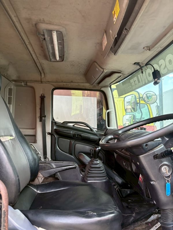 HINO FG 212แรงม้า รถบรรทุก หัวลาก 6ล้อ  ปี2012