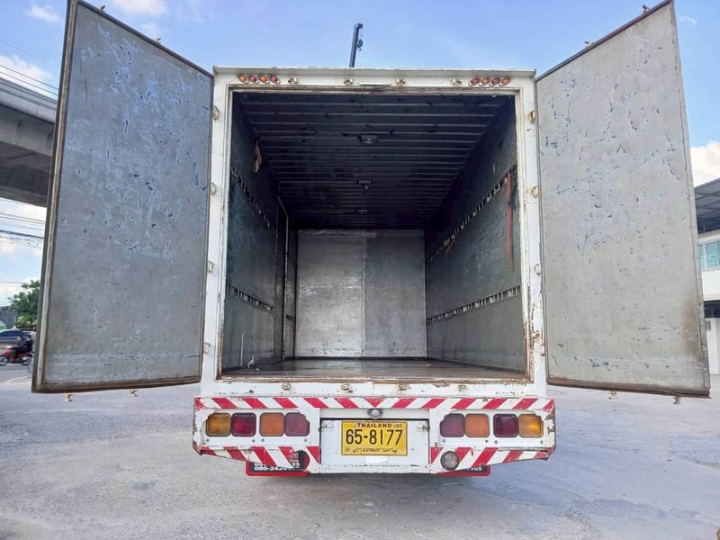 ISUZU FRR 190 ตู้ 3 บาน ยาว 5.5  ปี 63