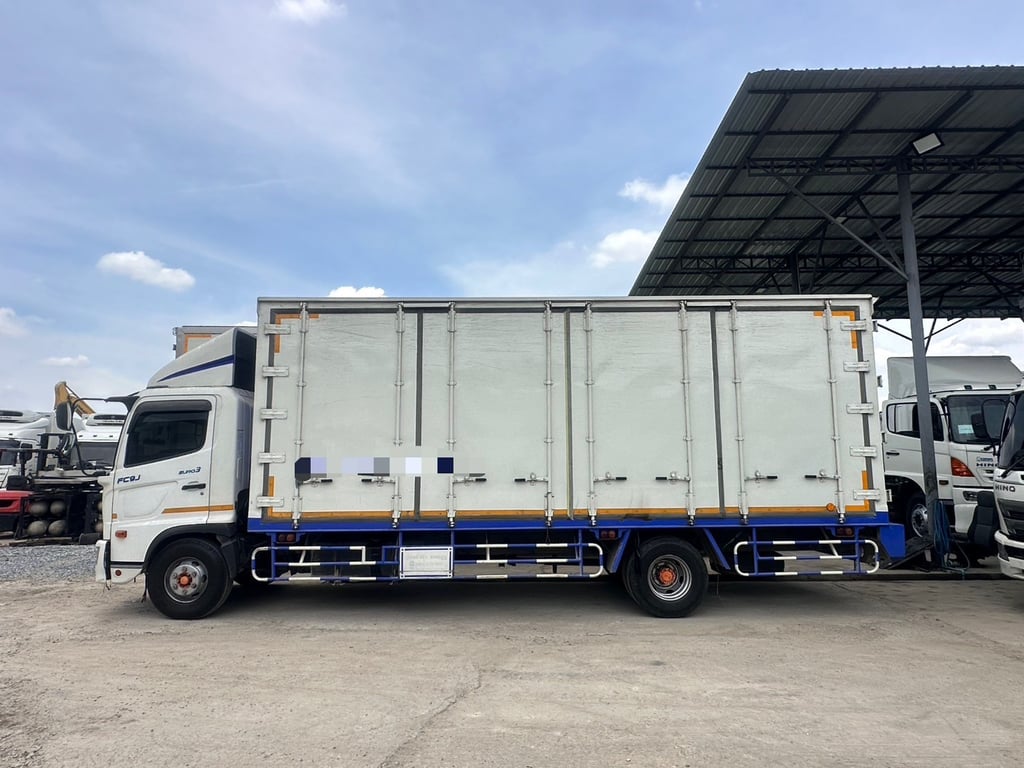 HINO FC 210แรงม้า รถบรรทุก 6ล้อ ตู้แห้ง ปี2021