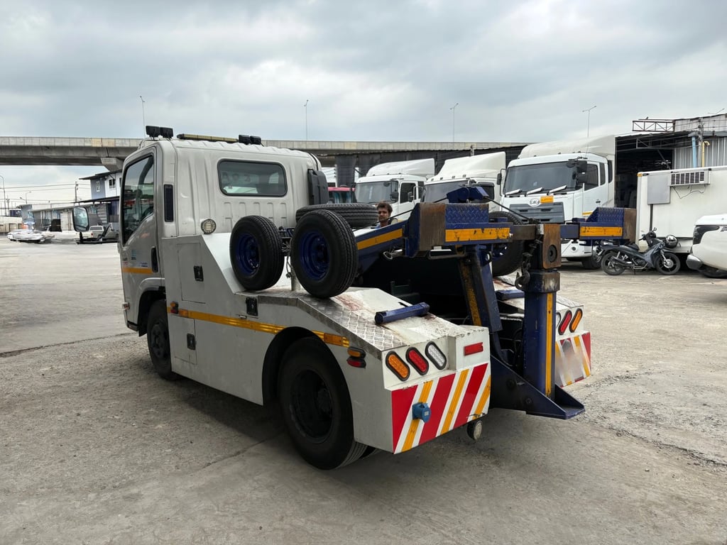 รถยก ISUZU NMR 130 ปี 58 - 64 มี 5 คัน รถยก ISUZU NMR 130 ปี 58 - 64 มี 5 คัน