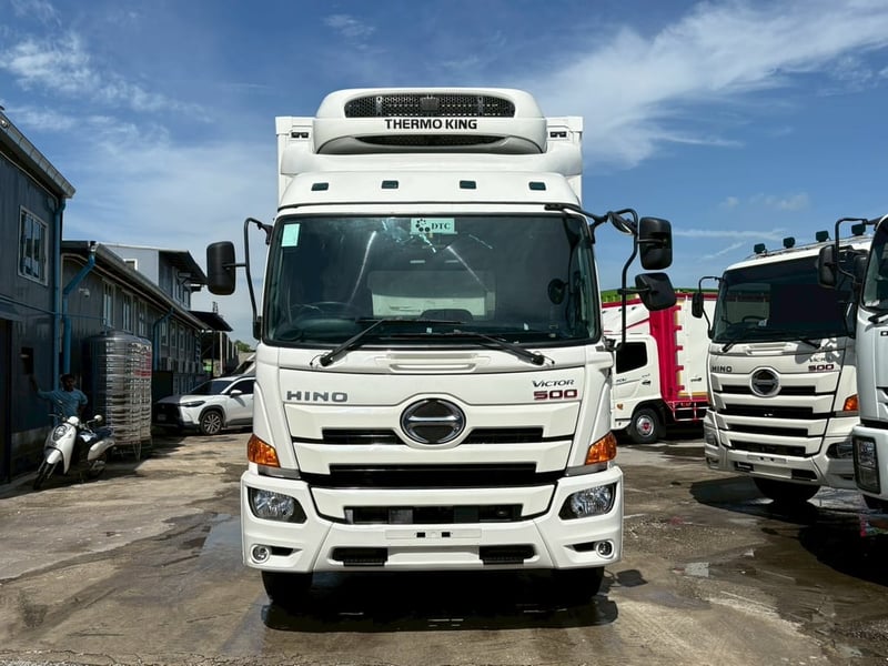 Hino Victor 240 ปี 60  6 ล้อ ตู้เย็น เทอร์โมคิง พร้อมลิฟต์ท้าย