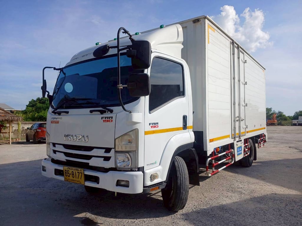 ISUZU FRR 190 ตู้ 3 บาน ยาว 5.5 ปี 63 ISUZU FRR 190 ตู้ 3 บาน ยาว 5.5 ปี 63