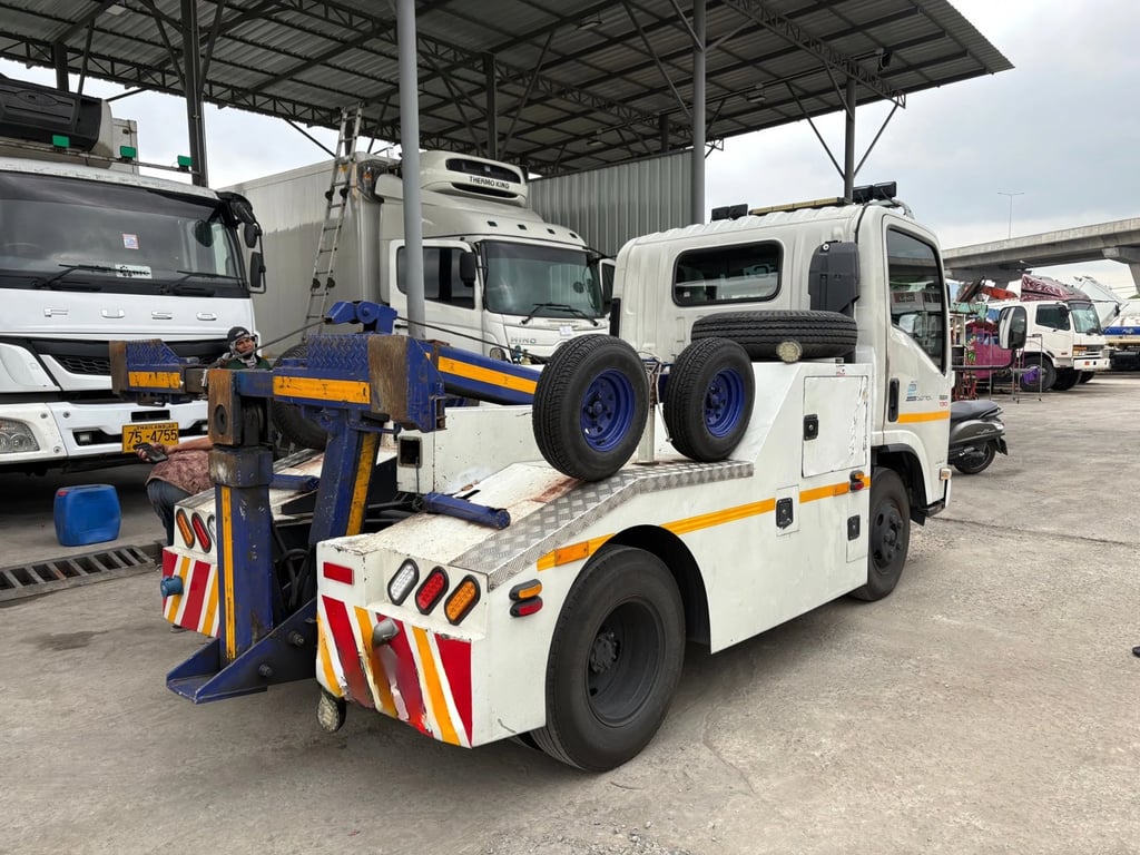 รถยก ISUZU NMR 130 ปี 58 - 64 มี 5 คัน รถยก ISUZU NMR 130 ปี 58 - 64 มี 5 คัน