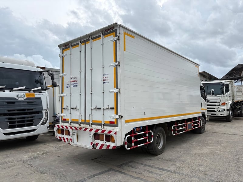 ISUZU FRR 190 ตู้ 3 บาน ยาว 5.5  ปี 63