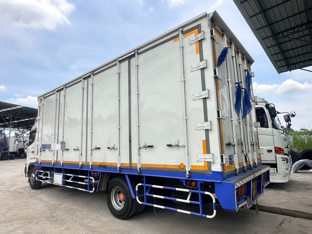 HINO FC 210แรงม้า รถบรรทุก 6ล้อ ตู้แห้ง ปี2021