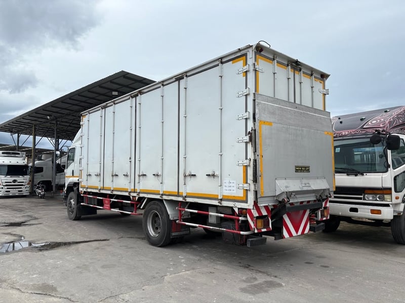 ISUZU FTR 240แรงม้า รถบรรทุก 6ล้อ ตู้แห้ง มีลิฟต์ท้าย