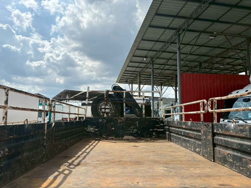 Hino victor240 ติดตั้งเครนพับ 3 ตัน ปี 62 Hino victor240 ติดตั้งเครนพับ 3 ตัน ปี 62