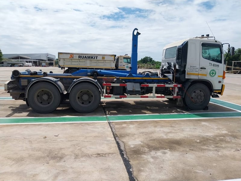 ขายรถ 10 ล้อ Hook lift 3 เพลา ยี่ห้อ Hino รุ่น FL1JNRA 245 แรง ปี 2550