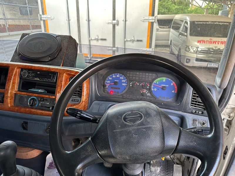HINO FC4JJRA ปี46 165เเรง ยาว5.5เมตร HINO FC4JJRA ปี46 165เเรง ยาว5.5เมตร