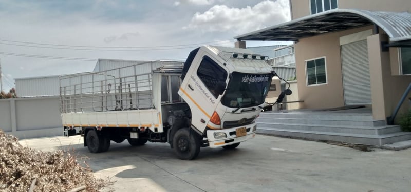 HINO FC4JJRA ปี46 165เเรง ยาว5.5เมตร HINO FC4JJRA ปี46 165เเรง ยาว5.5เมตร