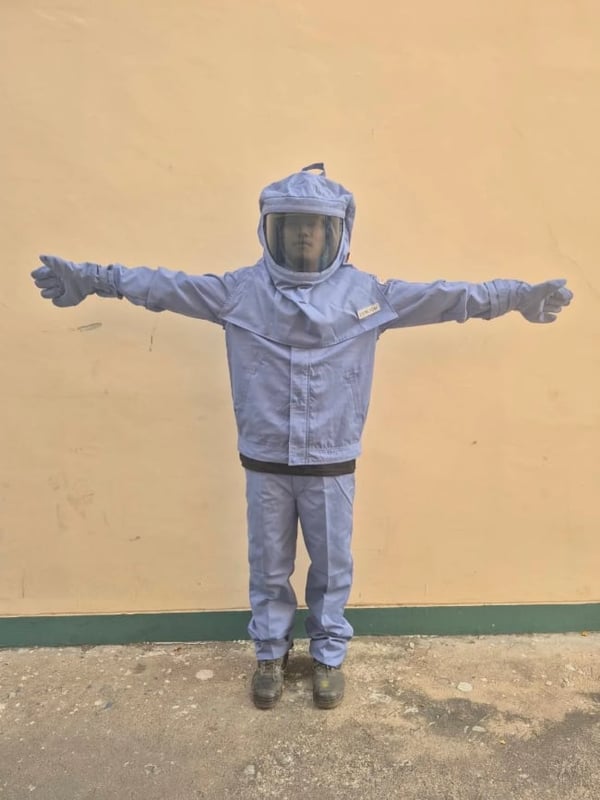 ชุดป้องกันอันตรายจากไฟอาร์ค ARC FLASH PROTECTIVE CLOTHING รุ่น 25 CAL ชุดป้องกันอันตรายจากไฟอาร์ค ARC FLASH PROTECTIVE CLOTHING รุ่น 25 CAL