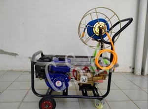 เครื่องพ่นยาแบบรถเข็น รุ่น LJ - 26 Recoil Start Belt Gasoline Power Sprayer AGRIO