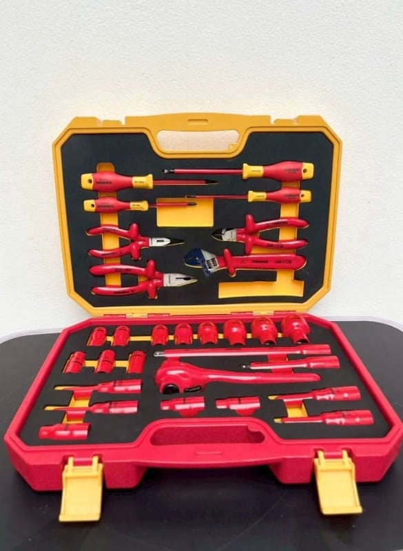 ชุดเครื่องมือหุ้มฉนวนกันไฟฟ้า Insulated Tool Set