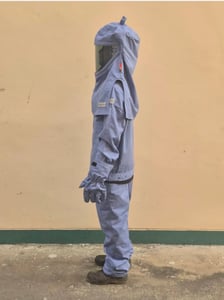 ชุดป้องกันอันตรายจากไฟอาร์ค ARC FLASH PROTECTIVE CLOTHING รุ่น 25 CAL ชุดป้องกันอันตรายจากไฟอาร์ค ARC FLASH PROTECTIVE CLOTHING รุ่น 25 CAL