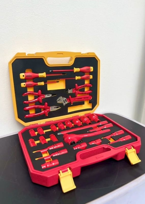 ชุดเครื่องมือหุ้มฉนวนกันไฟฟ้า Insulated Tool Set