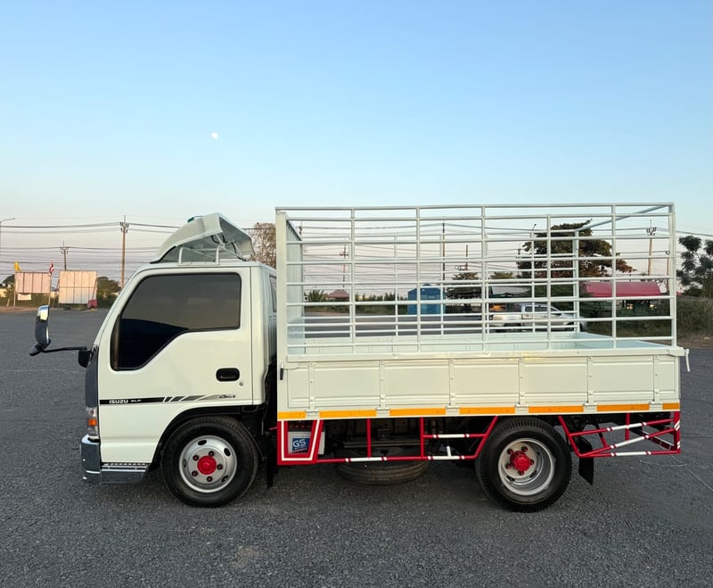 ISUZU NKR 120 แรง ปี 2553 (4 ล้อ-ไม่ติดเวลา) (กระบะ+คอก) เครื่องดี คัสซีสวย แอร์เย็น รถสวย พร้อมใช้งานทันที