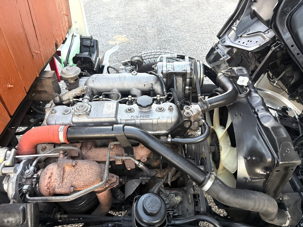 ISUZU NKR (รถห้างแท้) (ตาเพชร) เครื่อง 100 แรง เทอร์โบ (4 ล้อ-ไม่ติดเวลา) (กระบะพื้นเหล็ก+คอกเหล็ก) เครื่องดี คัสซีสวย แอร์เย็น ☎️ 086-337-7933 ก้าว ISUZU NKR (รถห้างแท้) (ตาเพชร) เครื่อง 100 แรง เทอร์โบ (4 ล้อ-ไม่ติดเวลา) (กระบะพื้นเหล็ก+คอกเหล็ก) เครื่องดี คัสซีสวย แอร์เย็น ☎️ 086-337-7933 ก้าว