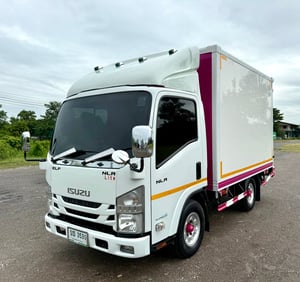 ปี 2564 NLR lite แรง (รถห้างแท้) (4 ล้อ - ไม่ติดเวลา) (รถมือเดียวป้ายแดง) (ตู้แห้ง+เปิดท้าย) เครื่องดี คัสซีสวย แอร์เย็น พ.เพาเวอร์ ก.ไฟฟ้า พวงมาลัย Airbag วิทยุ USB MP3 รถถูกคัดสรรผ่านมาตรฐาน รถสวยมาก