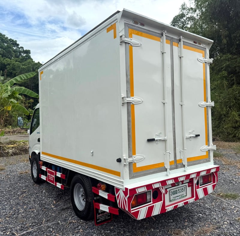 HINO 300 ATOM ปี 2564 สวยๆ เดิมบาง (4 ล้อ - ไม่ติดเวลา) (รถมือเดียวป้ายแดง) (ตู้แห้ง+เปิดท้าย) เครื่องดี คัสซีสวย แอร์เย็น พ.เพาเวอร์ พวงมาลัย Airbag วิทยุ USB MP3 รถถูกคัดสรรผ่านมาตรฐาน รถสวยมาก