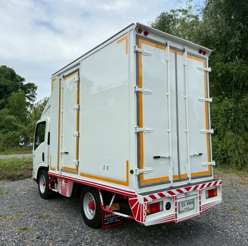 NLR130 ปี 2561 (รถห้างแท้) (4 ล้อ - ไม่ติดเวลา) (รถมือเดียวป้ายแดง) (ตู้แห้ง+เปิดท้าย+เปิดซ้าย) เครื่องดี คัสซีสวย แอร์เย็น พ.เพาเวอร์ ก.ไฟฟ้า พวงมาลัย Airbag วิทยุ USB MP3 รถถูกคัดสรรผ่านมาตรฐาน รถสวยมาก