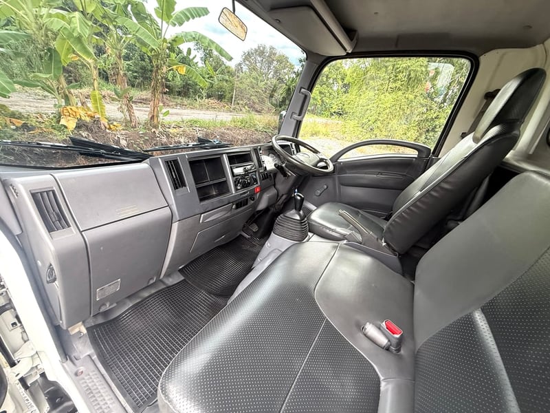 NLR130 ปี 2559 ตู้แห้ง มือเดียวป้ายแดง เครื่องดี เกียร์นิ่ม แอร์เย็น รถถูกคัดสรรผ่านมาตรฐาน