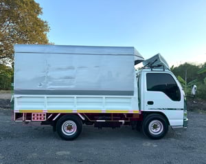 ISUZU NKR (รถห้างแท้) (การ์ตูน) เครื่อง 100 แรง เทอร์โบ (4 ล้อ-ไม่ติดเวลา) (กระบะเหล็ก+หลังคาทึบ) เครื่องดี คัสซีสวย แอร์เย็น ☎️ 086-337-7933 ก้าว