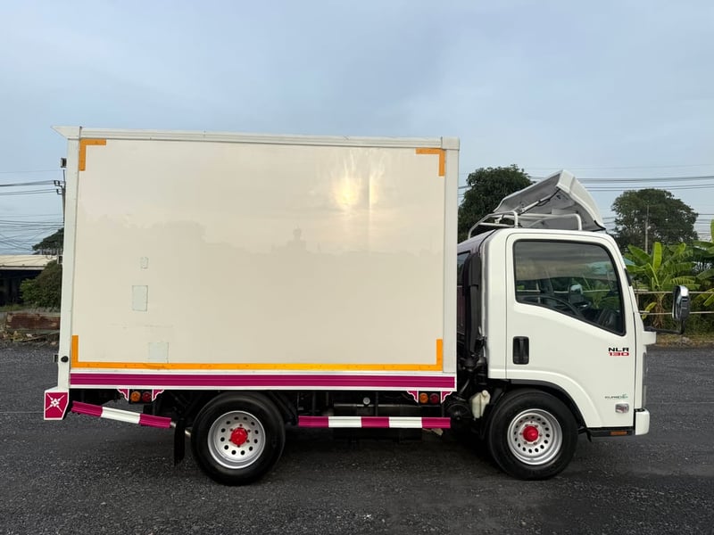 NLR130 ปี 2563 (4 ล้อ - ไม่ติดเวลา) (รถมือเดียวป้ายแดง) (ตู้แห้ง+เปิดท้าย) เครื่องดี คัสซีสวย แอร์เย็น พ.เพาเวอร์ ก.ไฟฟ้า พวงมาลัย Airbag วิทยุ USB MP3 รถถูกคัดสรรผ่านมาตรฐาน NLR130 ปี 2563 (4 ล้อ - ไม่ติดเวลา) (รถมือเดียวป้ายแดง) (ตู้แห้ง+เปิดท้าย) เครื่องดี คัสซีสวย แอร์เย็น พ.เพาเวอร์ ก.ไฟฟ้า พวงมาลัย Airbag วิทยุ USB MP3 รถถูกคัดสรรผ่านมาตรฐาน